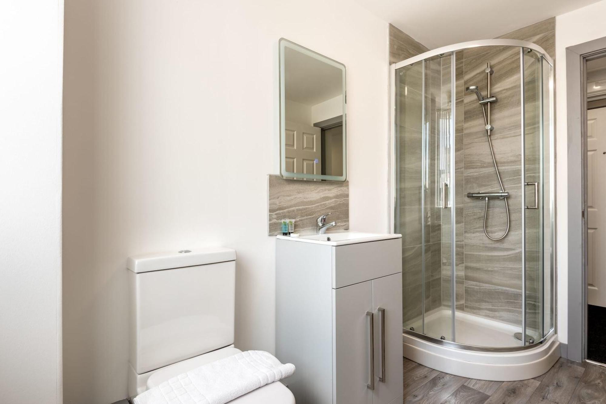 Modern 1 Bedroom Yeadon Apartment Exterior photo