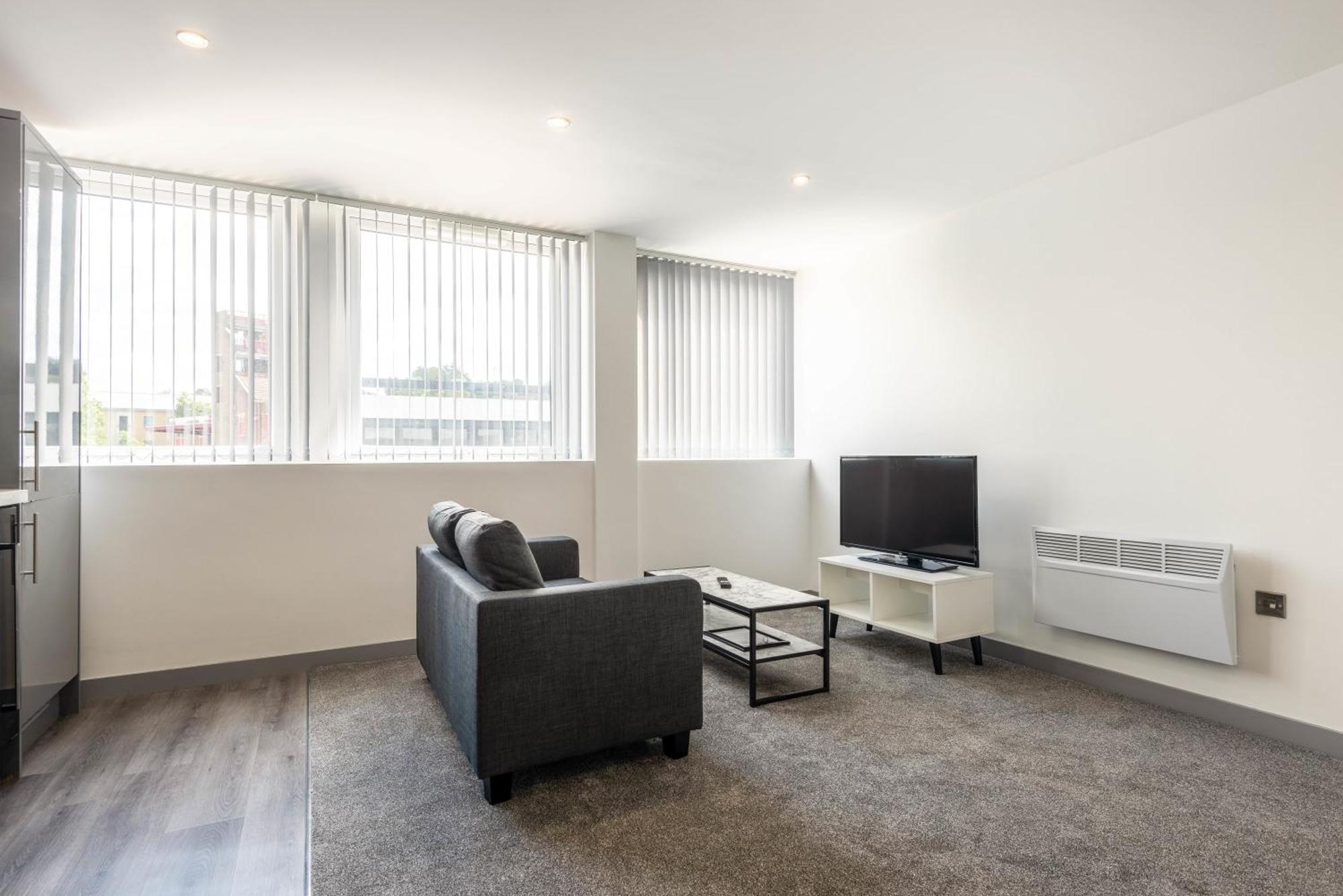 Modern 1 Bedroom Yeadon Apartment Exterior photo